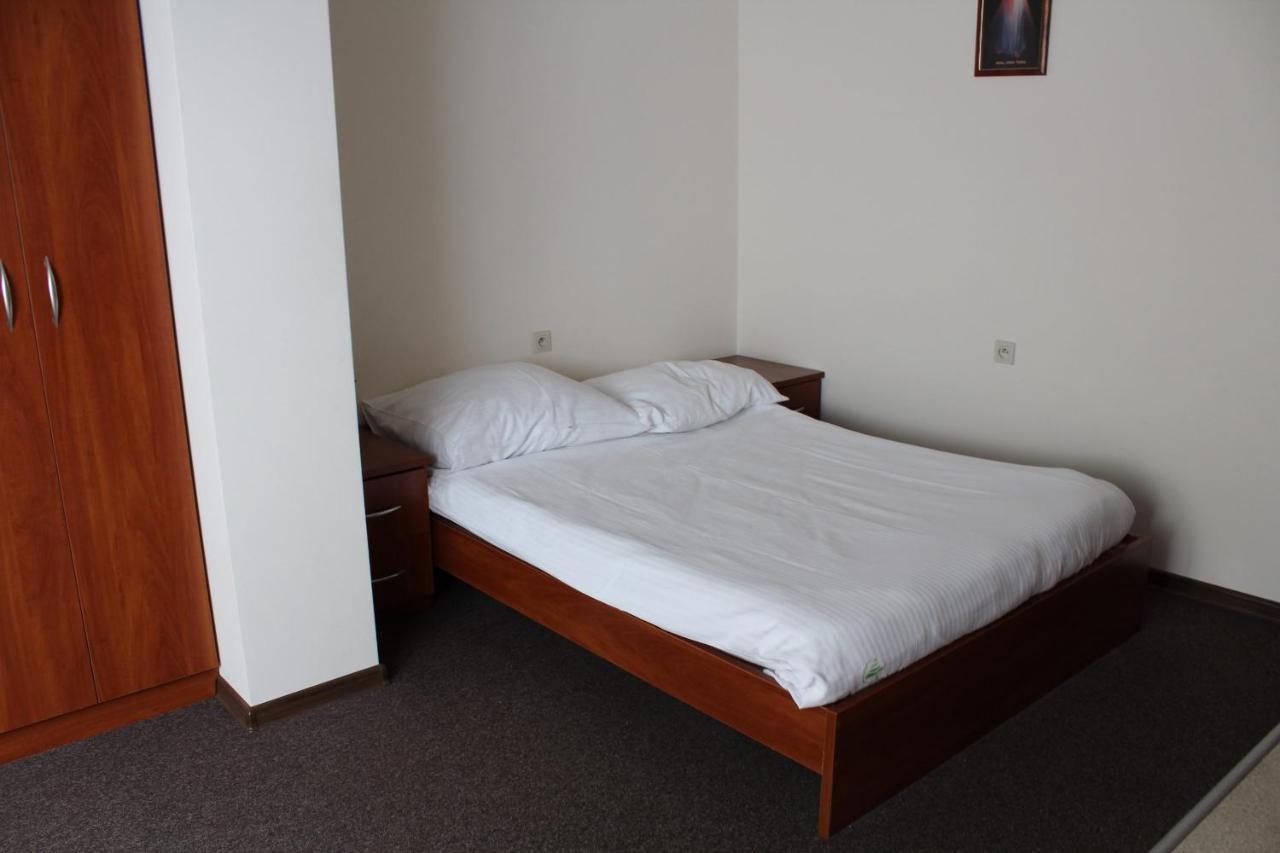 Uroczysko Porszewice - Osrodek Konferencyjno-Rekolekcyjny Hotel Pabianice Kültér fotó